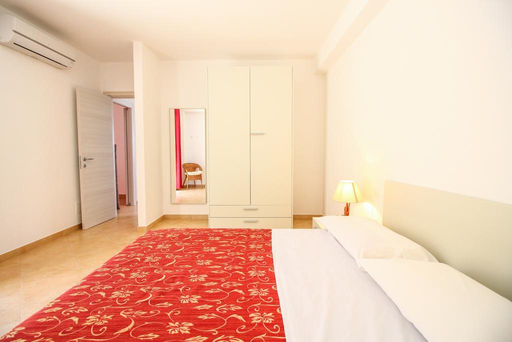 Family Suite Porto Vecchio 兰佩杜萨 外观 照片